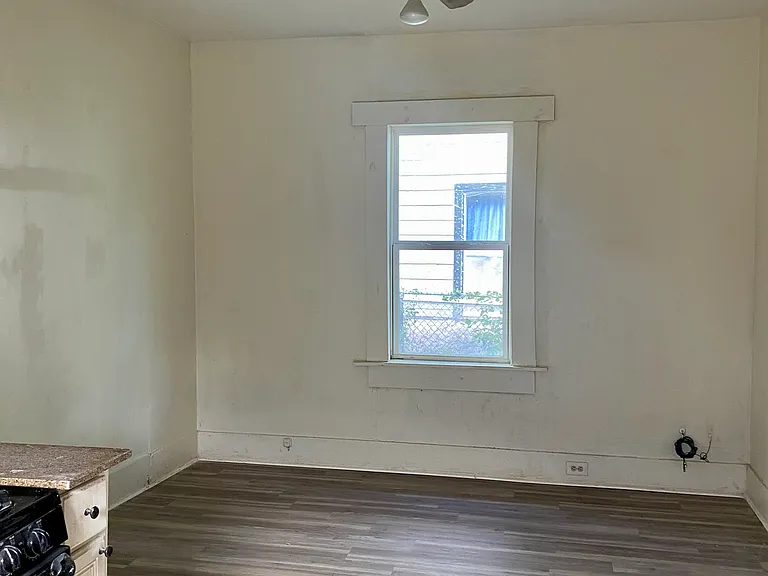 130 Klein St — Photo 5