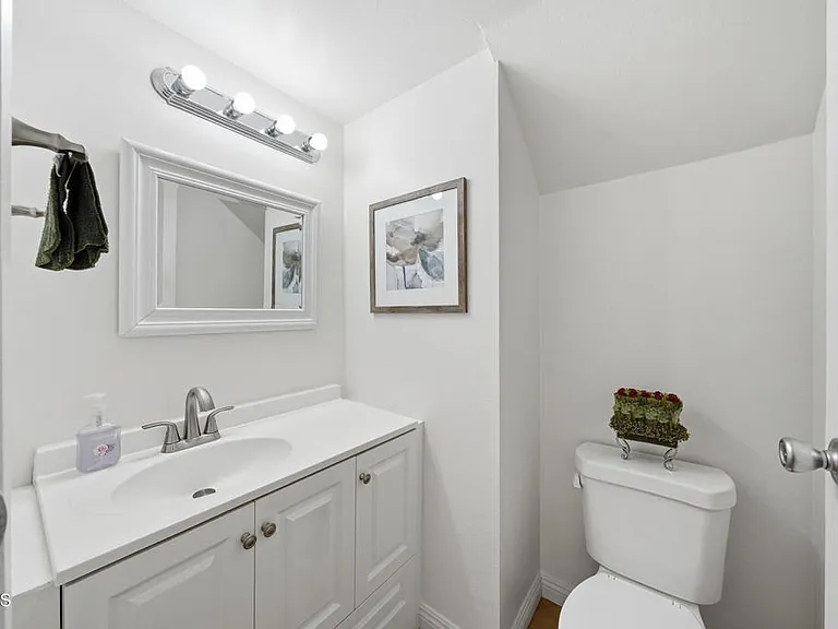 10260 Plainview Ave #12 — Photo 15