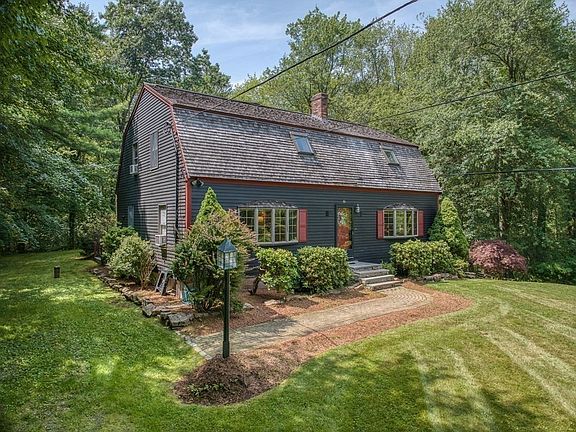 2nd image of 86 Belcher St