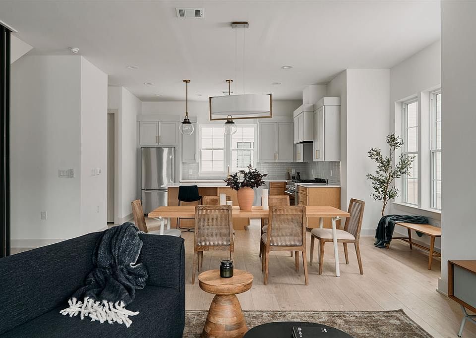 1st image of 2209 Woodland Ave #502