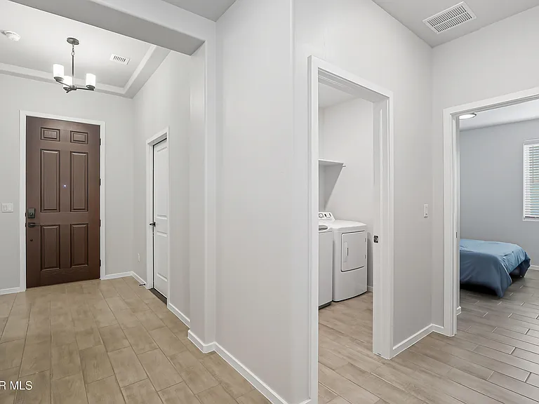 393 Frodsham St — Photo 28