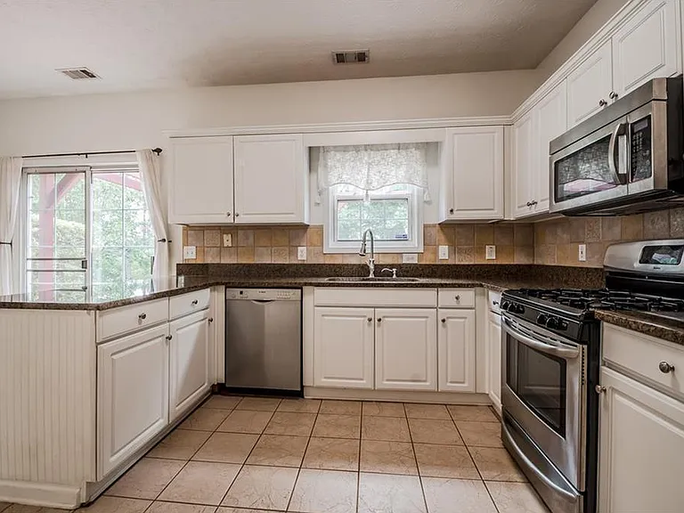 3261 Serenade Ct — Photo 8