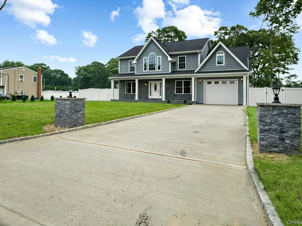 37 Pentmoor Drive, Mastic, NY 11950