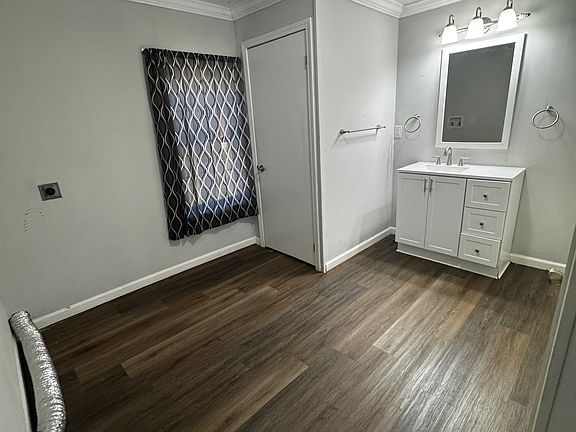 5th image of 115 Cherry St