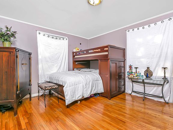 4th image of 139-06 Pershing Cres APT 2A