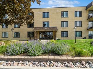 130 E Grand Ave APT 101, Elmhurst, IL 60126