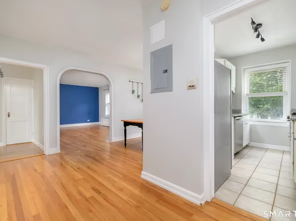 136 Woodside Grn APT 3A, Stamford, CT 06905