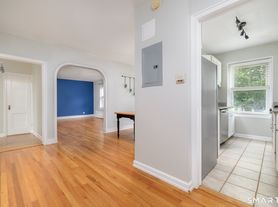 136 Woodside Grn, Stamford, CT