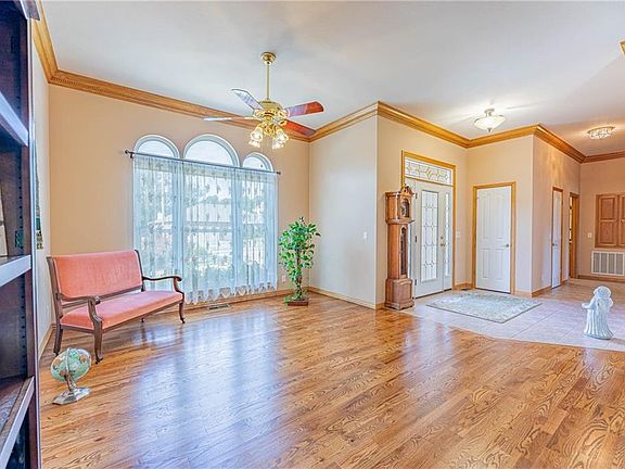 4th image of 5 Charitcher Ln