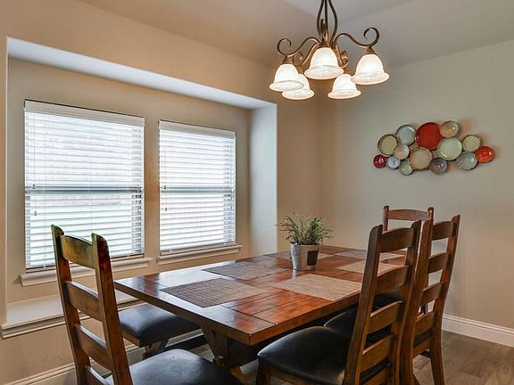 4th image of 4038 Hyde Park Dr