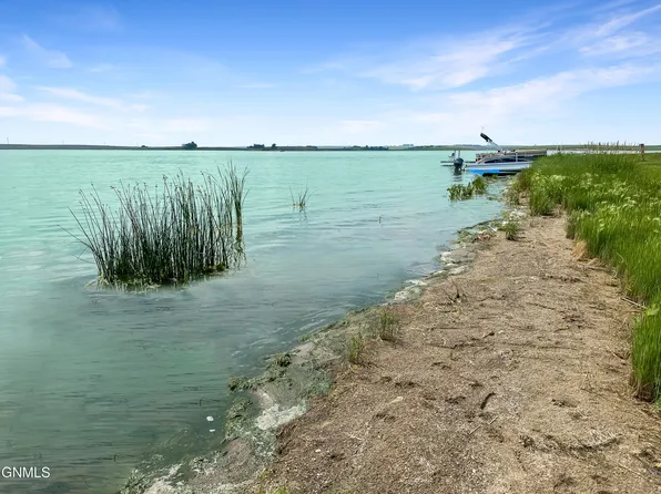 3557 Lakeshore Rd, Medina, ND 58467