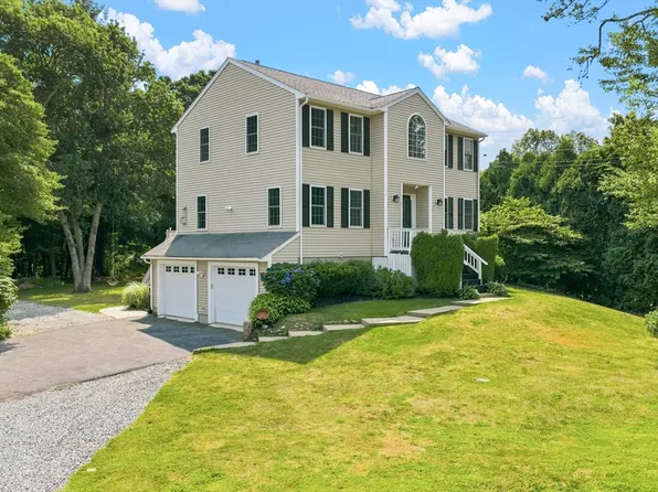 21 Forestview Dr, Fairhaven, MA 02719