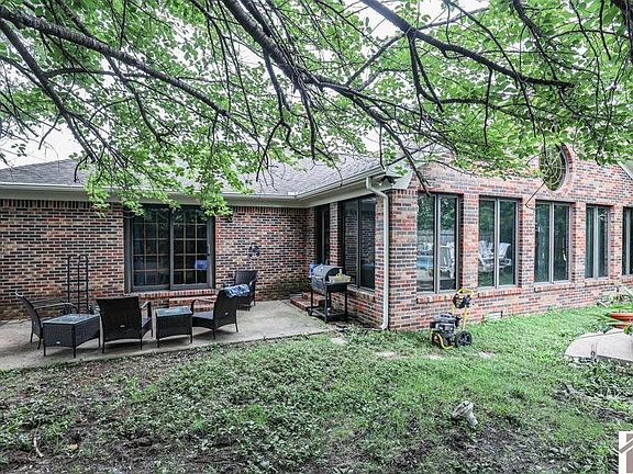3rd image of 201 Brunswick Cir