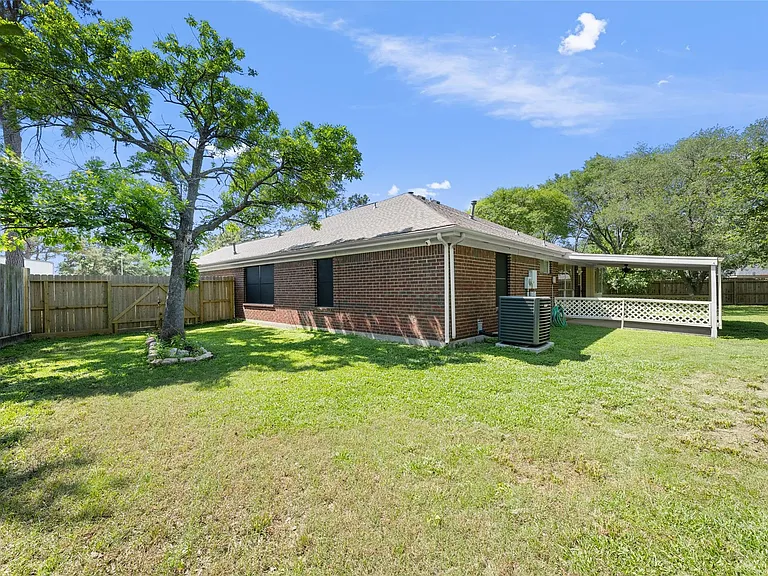 17402 Eastwood Cir — Photo 15