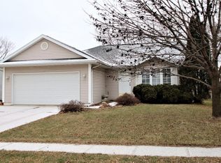 7615 Quail Trl NE, Cedar Rapids, IA 52402
