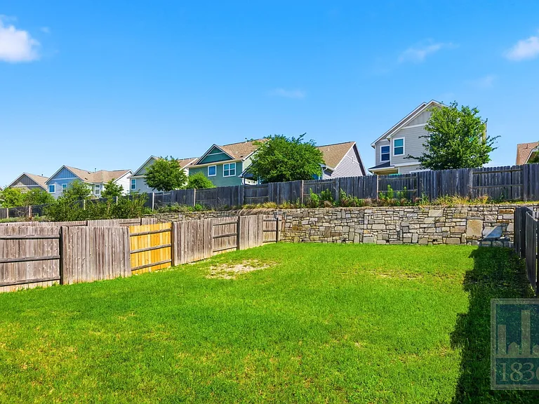 108 Wind Flower Ln — Photo 22