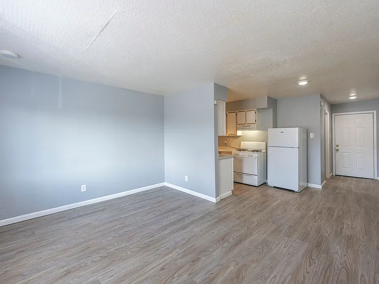 ALL UTILITIES INCLUDED $815 — Photo 22