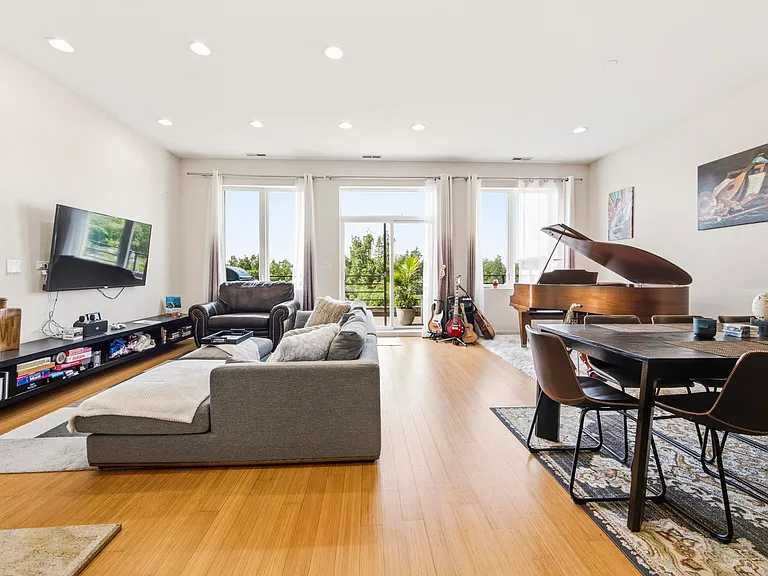 2642 W Chicago Ave #4 — Photo 3