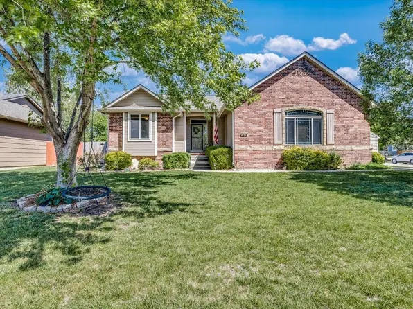 612 E Rolling View Dr, Valley Center, KS 67147