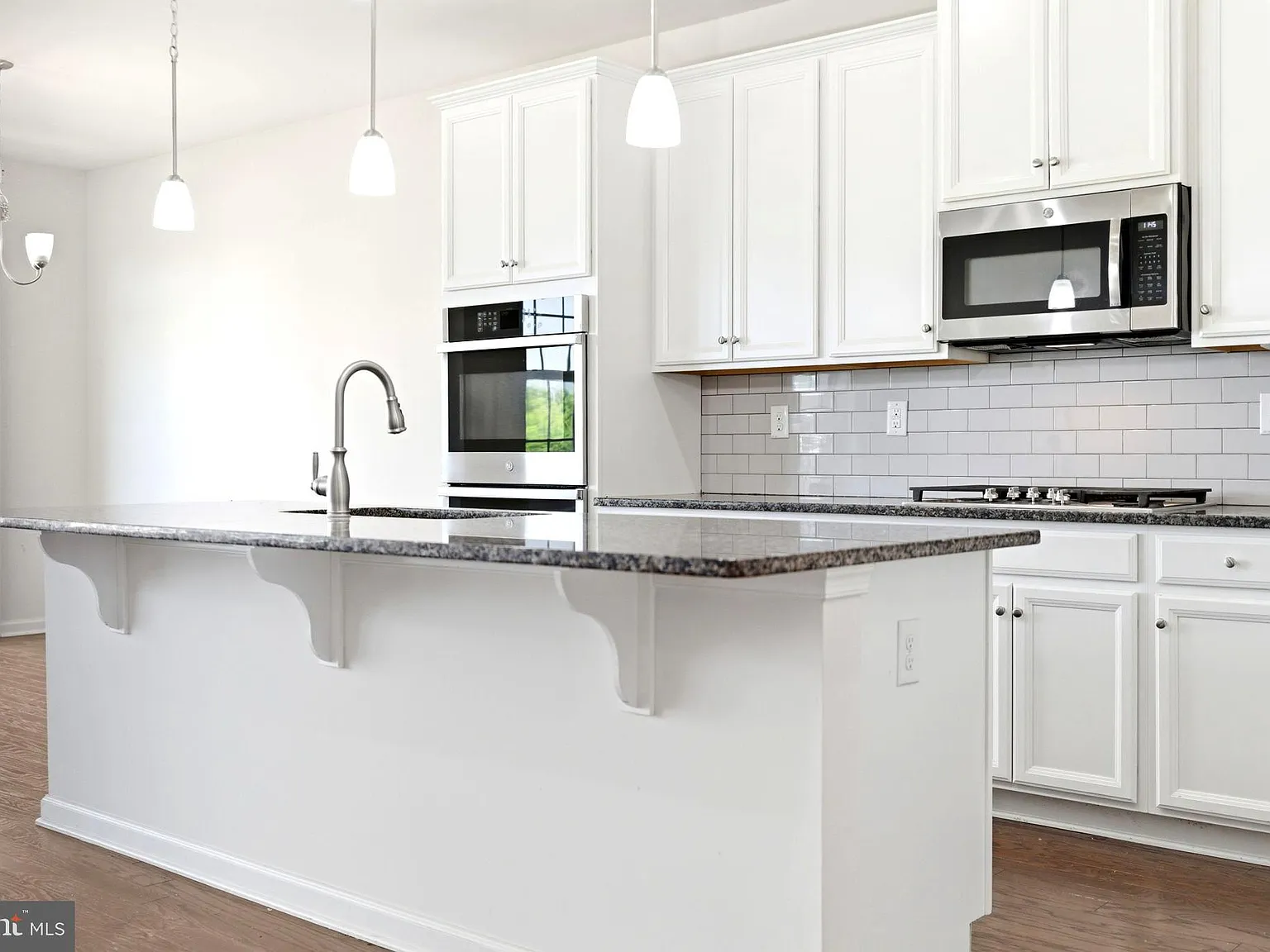 3 bed, 3.5 bath, 3031 sqft, $3,600 — Photo 4