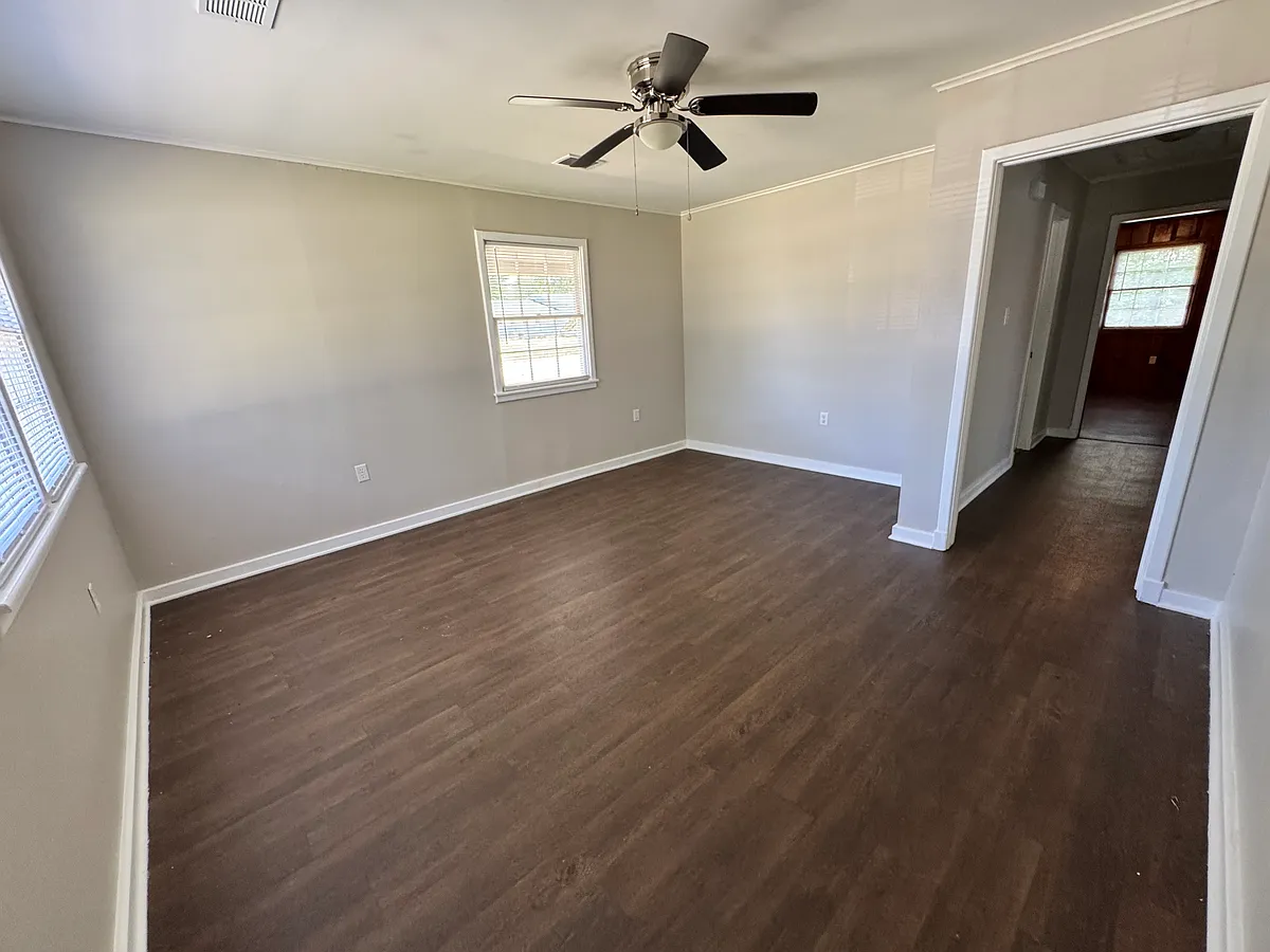 Bright, sunny living room - 1019 Pioneer Rd