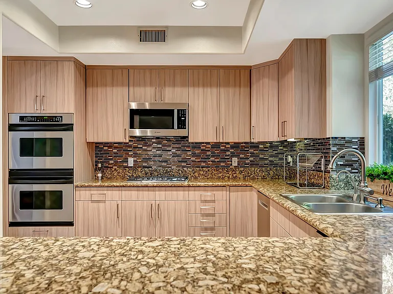 19316 Lavi Ct — Photo 44