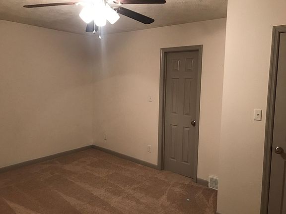 3rd image of 709 Kelly Ln APT 4