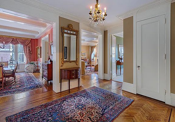 4th image of 555 Park Ave Floor 6E