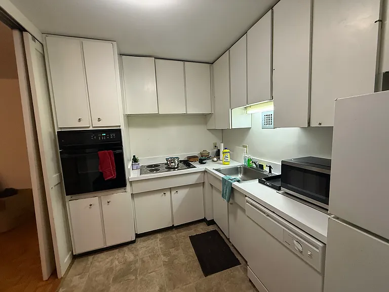 122 Chiswick Rd #413 — Photo 4