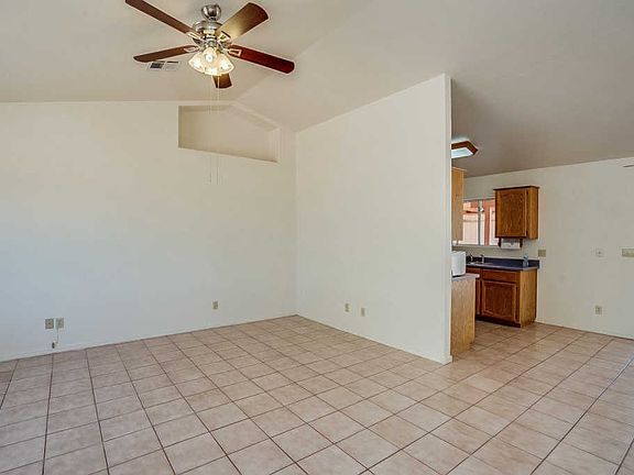 4th image of 11101 E La Salle St