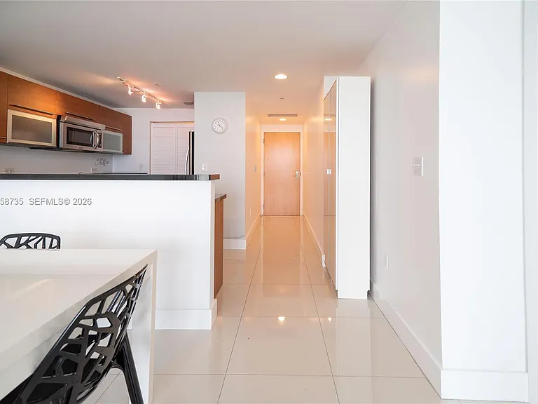 253 NE 2nd St #2107 — Photo 10