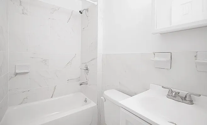 Rented by Avenues Real Estate | media 9