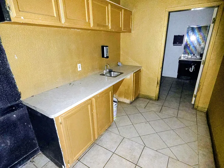 317 N Main St — Photo 6