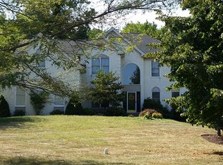 13 Great Oak Dr, Glen Mills, PA 19342