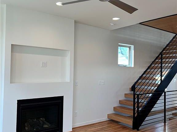 2nd image of 1808 Mercier St