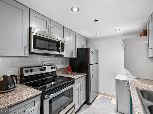 5911 Edsall Rd APT 608, Alexandria, VA 22304