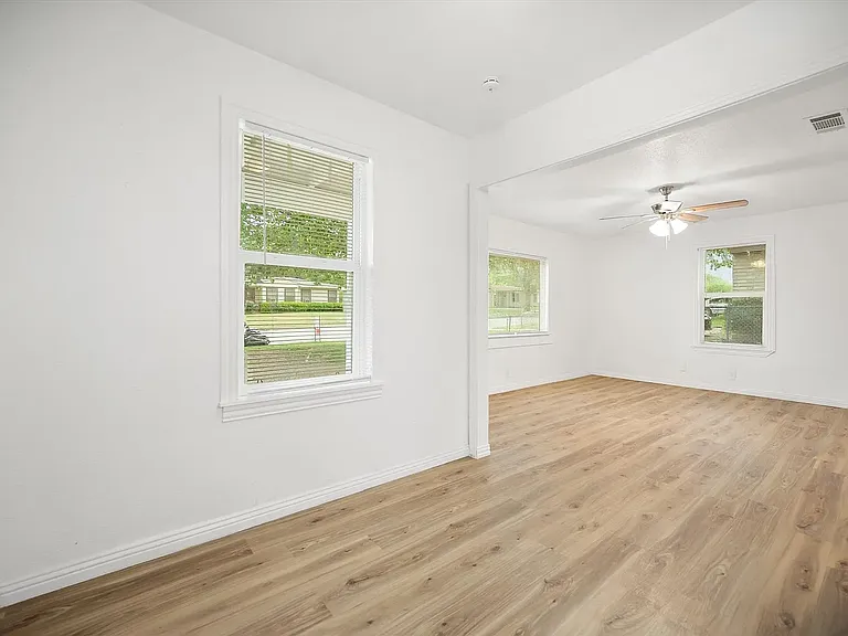 1417 Hamsted St — Photo 17