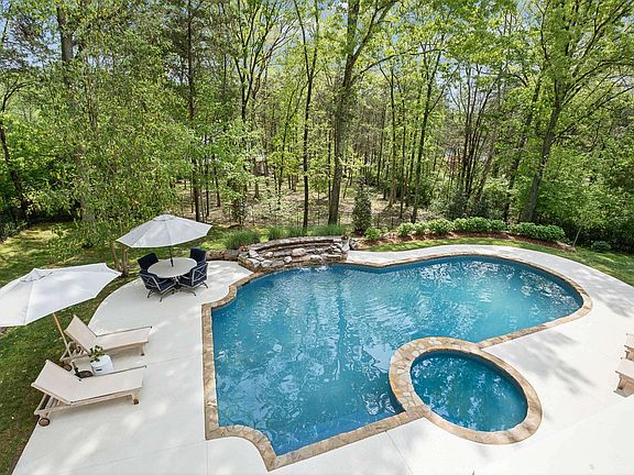 2nd image of 1412 Willowbrooke Cir