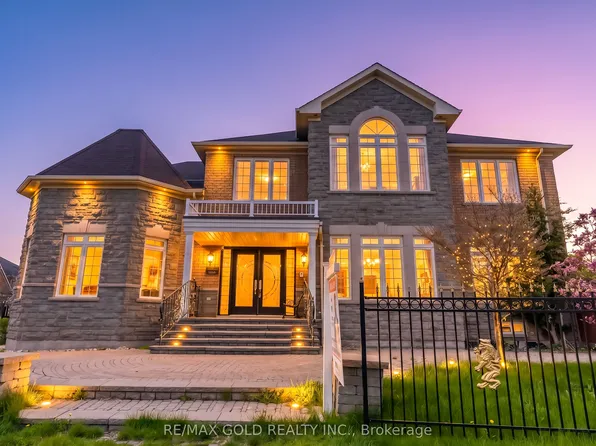 5499 Doctor Peddle Cres, Mississauga, ON L5M 0K7