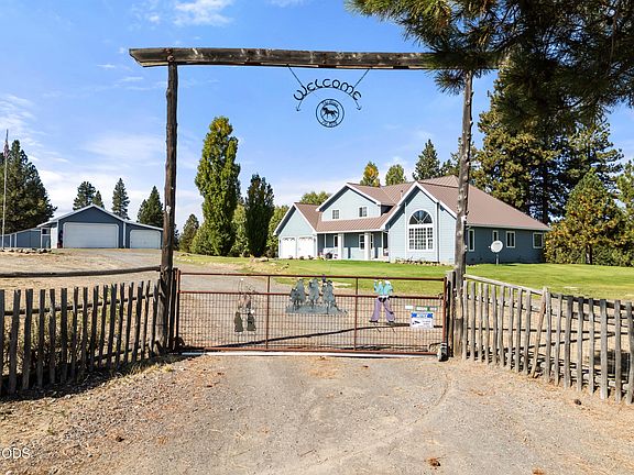 2nd image of 44220 Cowboy Hill Ln