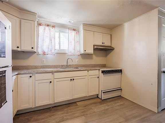 4th image of 564 Thurston Rd