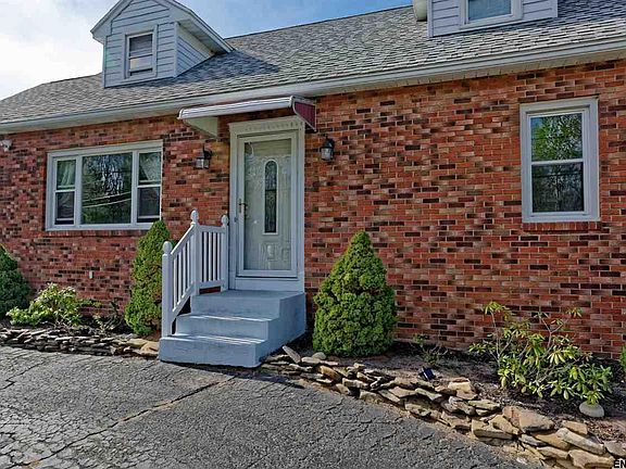 4th image of 63 Waterman Ave