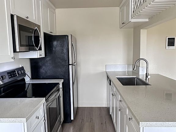 5th image of 4046 Crown Point Dr #5