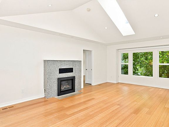 4th image of 3623 Woodlawn Ave N