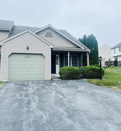2nd image of 484 Meadowlark Ln