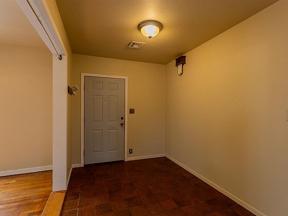 5th image of 139 S Park Dr