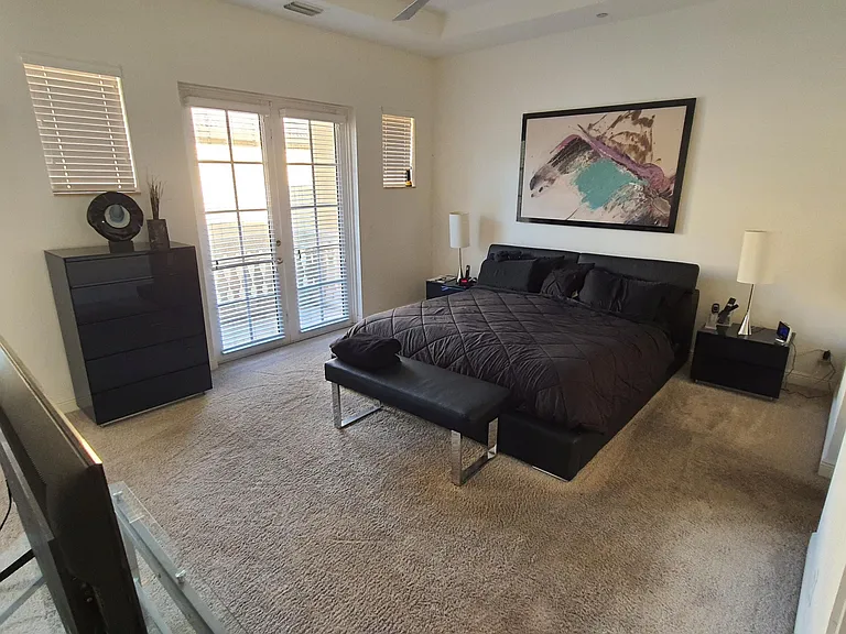 220 NE 69th Cir — Photo 10
