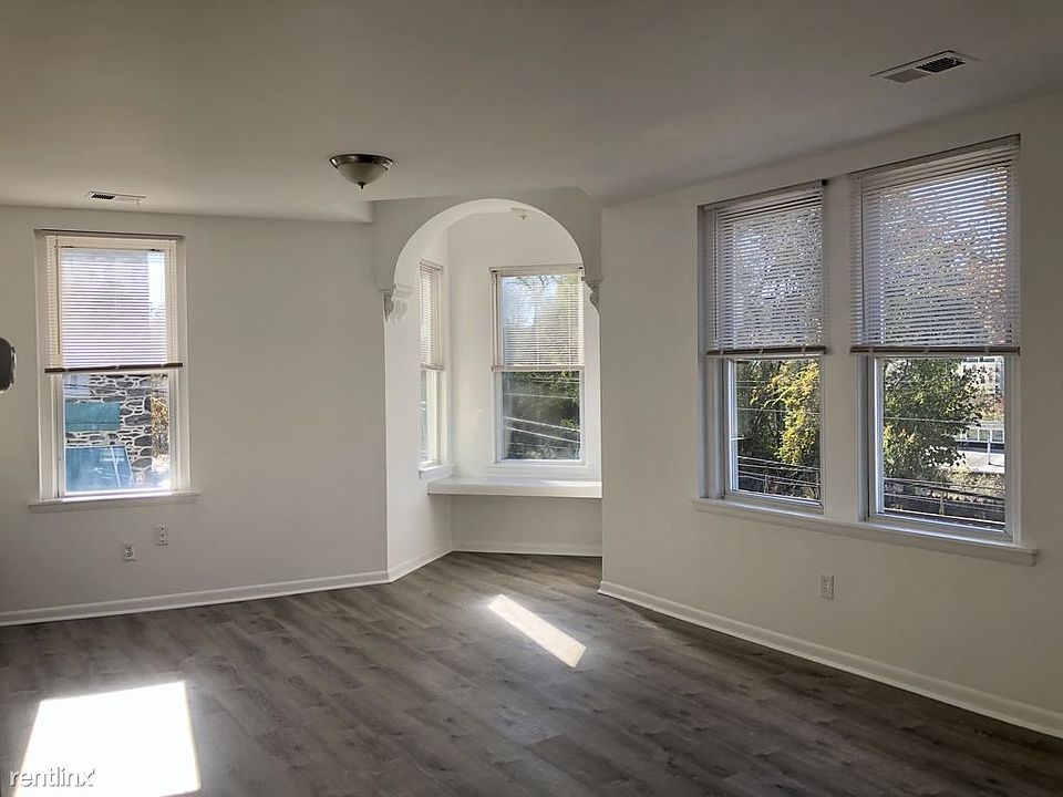 1st image of 4001 Cresson St APT 1