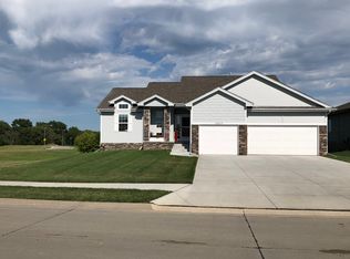 10517 Rosewater Pkwy, Bennington, NE 68007