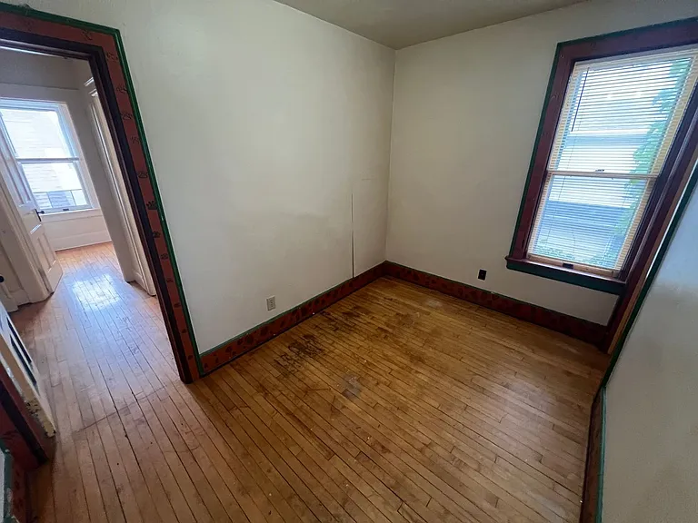 621-25 E. Locust St. — Photo 15